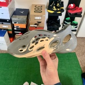 adidas Yeezy Foam Runner RNNR ‘MX Moon Grey’ Men’s Size 10 *U A*